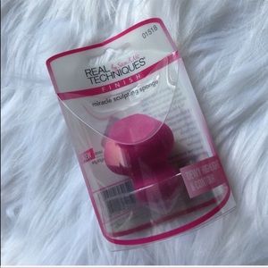 Real Techniques • Miracle Sculpting Sponge NWT